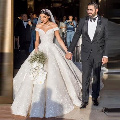 2021 New Designer Wedding Dressing Gowns Swag Sleeves V Neck Sexy Ruffles Ball Gown Plus Size Long Train Lace Bridal Dresses