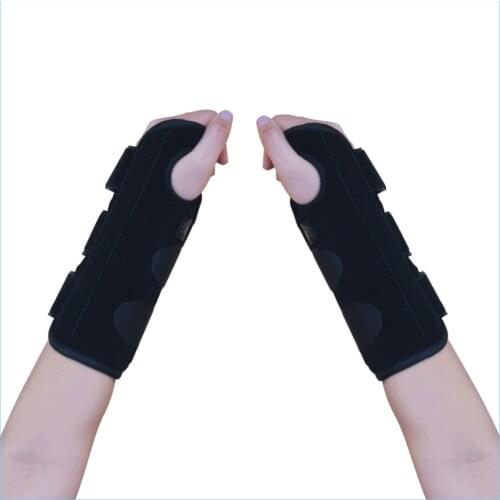 Fixation of wrist sprain fracture with aluminium splint to stabilize wrist sprain fracture support