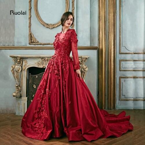 Red Muslim Evening Dress Long 3D Appliques Long Sleeves Ball Gown Arabic Evening Gown for Women Evening Dress