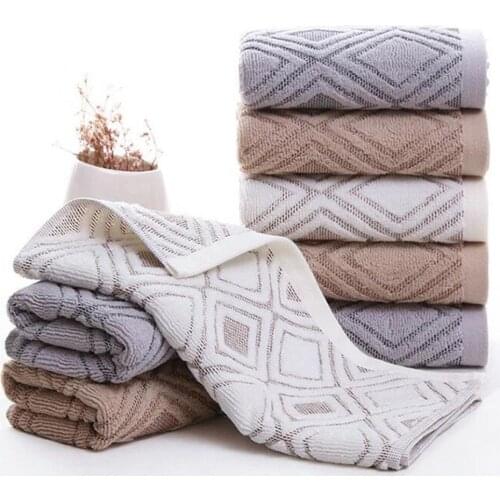 Wholesale Bath Towel 3 Colors Excellent Softness Fadeless Portable Bath Towel Highly Absorbent Towels