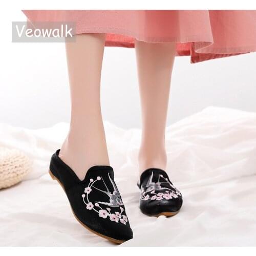 Veowalk Swallow Embroidered Women Velvet Coating Fabric Flat Mules Slippers Summer Ladies Comfortable Cotton Embroidery Shoes