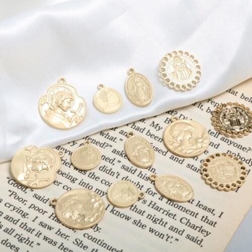 Retro vintage dumb gold queen Notre Dame alloy pendant DIY handmade jewelry earrings accessories materials