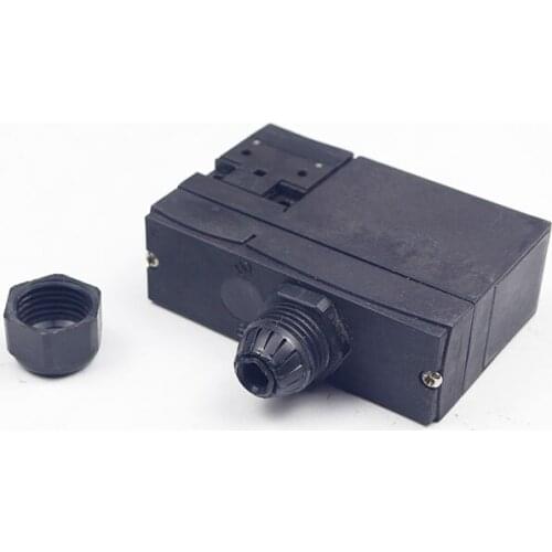 AZM170-02ZRK AZM170-02ZRKA Germany Schmersal limit switch safety electromagnetic lock spot genuine