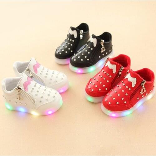LED Lights Childrens Shoes Luminous Kids Sports Running Sneakers Boots Autumn And Winter Fashion Casual Soft Sole Breathable