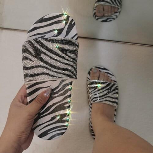 2021 New Slippers Black and White Pattern Fashion Rhinestone Zebra Pattern Flat Bottom Womens Sandals and Slippers Slippers