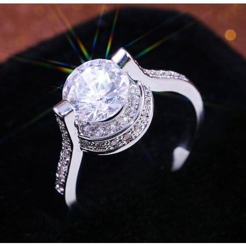 Fashion Show Zircon Stone Ring Unique Style Round cut Crystal Silver Color Wedding Ring Engagement Ring