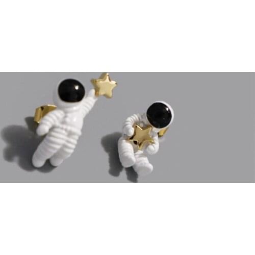 Designer Japanese Space Five-Pointed Star Simple And Cute AB Version Asymmetric Astronaut Girl Fashion Earrings