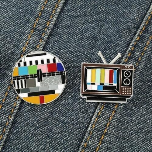 Old-school Antenna TV Screen Brooches No Signal Snowflake Vintage Round Pins Funny Jewelry for Friends Jackets Denim Enamel Pin
