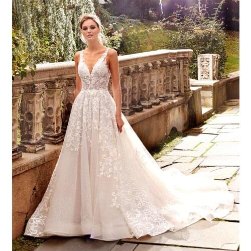 Hot V-Neck Lace Wedding Dresses A-Line Appliques with Court Train Long Bridal Gown Sexy Back Wedding Gown