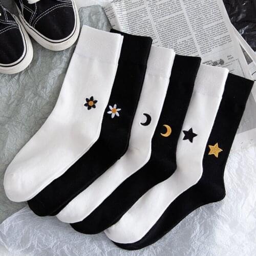 The New Autumn Winter Fashion Long Crew Cotton Women Socks Black And White Solid Color Moon Star Embroidery Socks Hot Selling