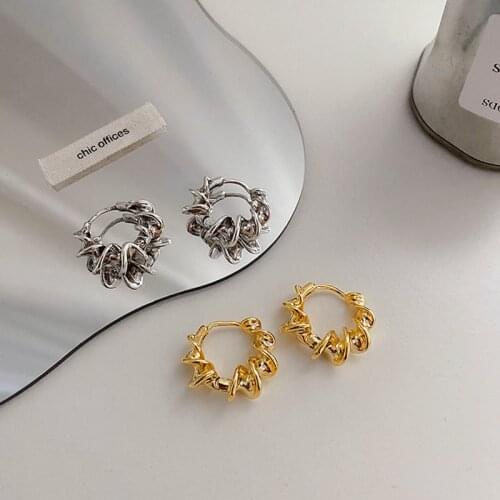 Vintage Simple Metal Spiral Twisted C-Shaped Smooth Irregular Geometric Hoop Earrings for Women Fashion Charming Jewelry Gifts