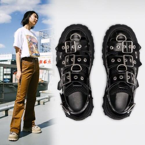 2020 Summer Womens Sandals Platform Womens Shoes ins Hot Sponge Cake Old Shoes Rivets Baotou Trekking Shoes Flats G01-30