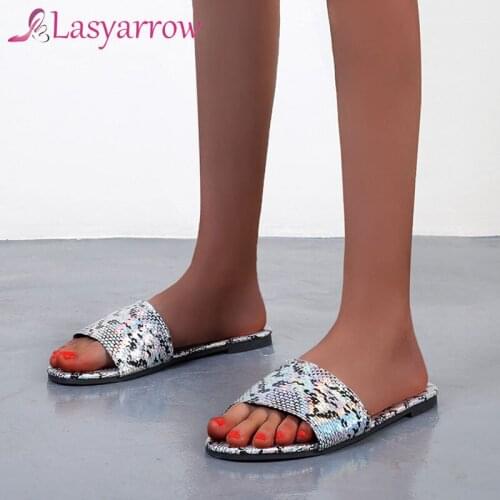 Lasyarrow 2021 Womens Slippers Summer New Fashion Slides Shoes Flats Beach Sandals Women Outside Platform Leisure Flip Flops