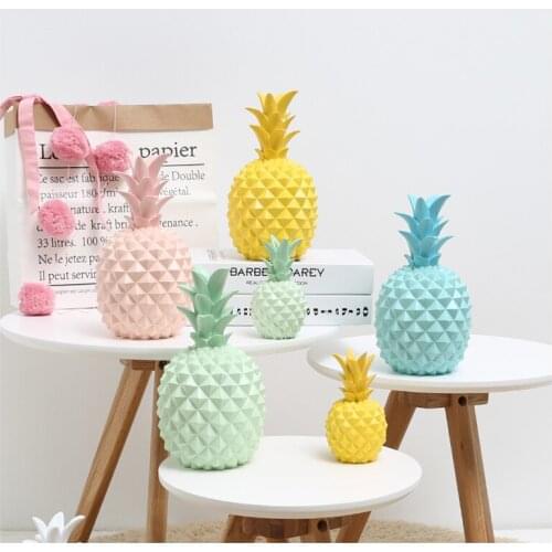 Nordic INS Style Resin Pineapple Model Ornament Home Decoration Living Room Restaurant Wine Cabinet Decorative Figurines 1pieceS