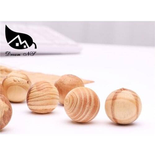 50Pcs/lot Moth Insect Camphor Natural Cedar Wood Wood Ball Mildew Wardrobe Clothes Drawer Health Pest Control Bug Repellent
