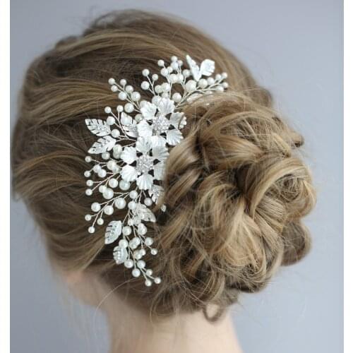 European and American Wedding Dress Accessories Pearl Tiara Handmade Flower Hair Comb Hair Accessories