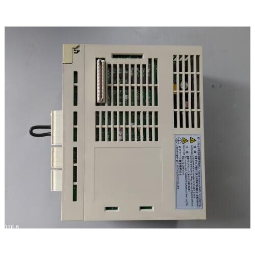 SGDH-04AE-OY SERVO DRIVER , used in good condition . 80% appearance new , good working , free shipping