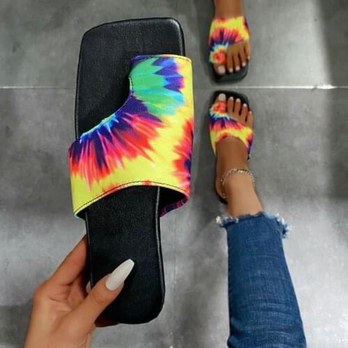 Womens Flip Flops Fashion Summer Shoes Woman Square Toe Flat Bottom Outdoor Wear 2021 New Beach Slippers Female Solid Slides
