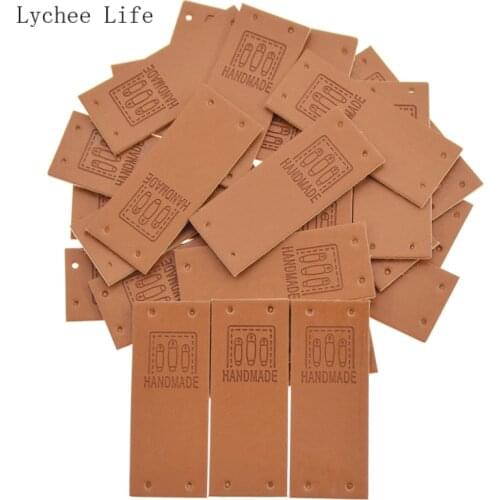 Lychee Life 24Pcs Handmade PU Leather Labels Tags 5x2cm For Clothing Garment Sewing Machine Diy Embossing Flag Labels Crafts