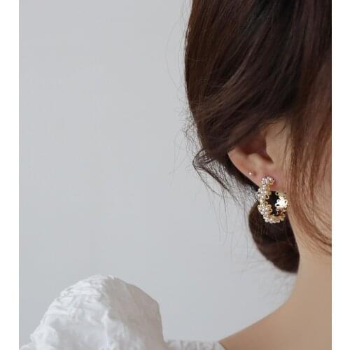 Exquisite Pearl Lace Stud Earrings for Female Charm Bella Cubic Zirconia Wedding Accessories Pendant Jewelry