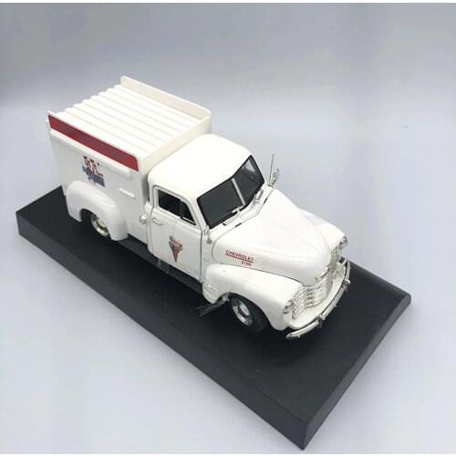 Diecast 1:32 Scale Chevrolet Ice Cream 1953 Truck Simulation Alloy Mini Truck Vehicle Model Metal Collection Decoration Ornament