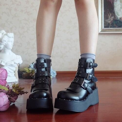 In autumn and winter, Yuansu punk boots with thick soles, dark belt buckle, big boots, Martin boots shoes