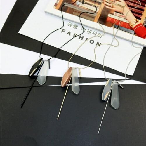 New Personality Woman Necklace Geometric Wood Pendant Necklaces Long Sweater Chain Vintage Style Fashion Accessories Jewelry