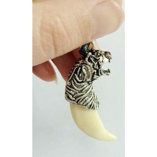 16 pcs Fashion Pendant Wolf Tooth Mens Personality Tiger Totem Clavicle Casual Vintage Punk