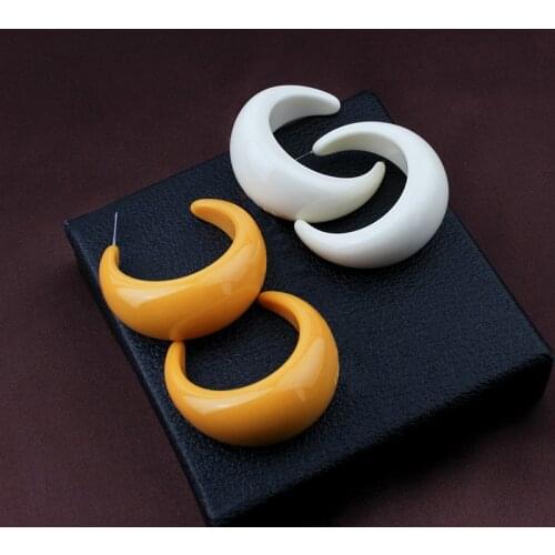 New Korea Yellow White C-shaped Hoop Earrings For Women Girls Vintage Geometric Simple Circle Earrings Party Travel Jewelry Gift