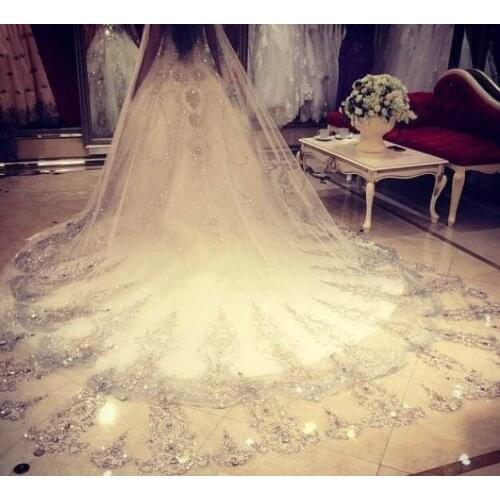 One Layer Cathedral Bridal Veils Luxury 3M Long Lace Applique Sequins Womens Wedding Crystal Veils With Comb