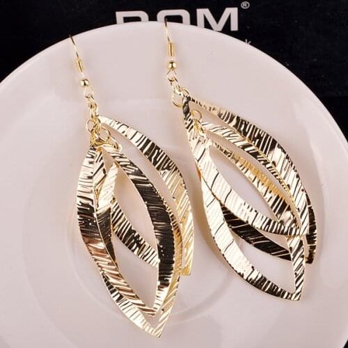 Palace Fashion Style Exaggerated Retro Spiral Wreath, Nightclub Star With Creative Gold Leaf Earrings