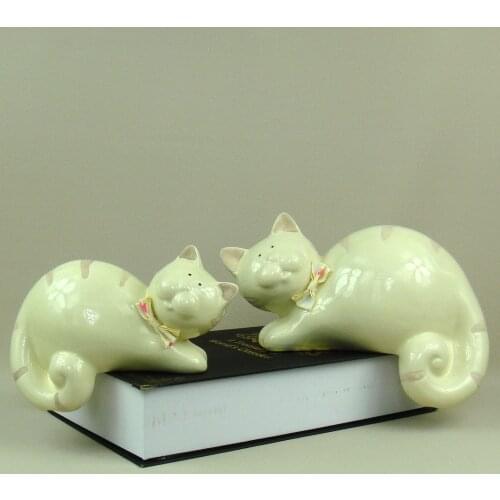 Cute Porcelain Fat Cat Sculpture Crackle Glazed Ceramics Kitty Statue Art and Craft Ornament for Home Decor and Birthday Present
