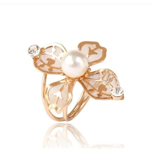 Light Yellow Gold Color Alloy Leaf Imitation Pearl with Rhinestone Finger Ring Fashion Jewelry