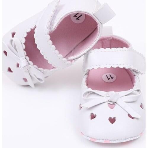 New Summer Baby Girls PU Leather Princess Heart-Shaped Shoes Soft Bottom Hollow Out Crib Dress Exquisite Shoes New Arrival
