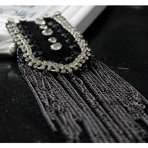 Korean version of British retro clothing accessories Luxury atmosphere metal tassel shoulder brooch jewelry