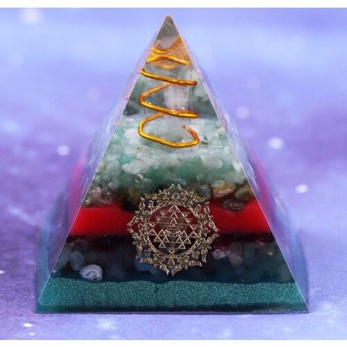 Orgonite Pyramid Green Aventurine Natural Crystal Repel Evil Spirits Pyramid Energy Healing Decoration Process Resin Gift