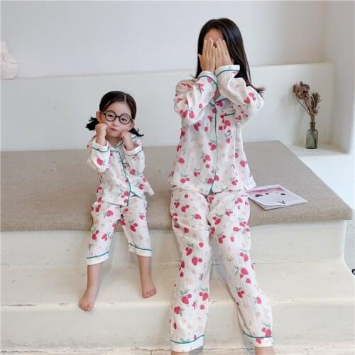 Mom and Baby Pajamas Sets Stylish Cherry Strawberry Print Mommy and Me Clothes Home Wear Matching Outfits 2019 Autumn Sleepwear