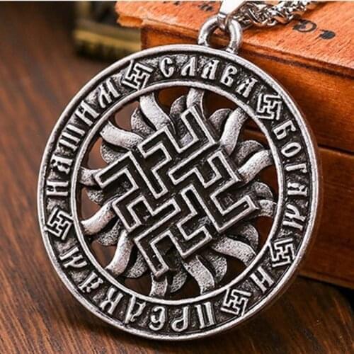 Summer New Slavic Mens Necklace Retro Style Viking Round Rune Pendant Necklace Mens Gift Fashion Clavicle Chain Jewelry