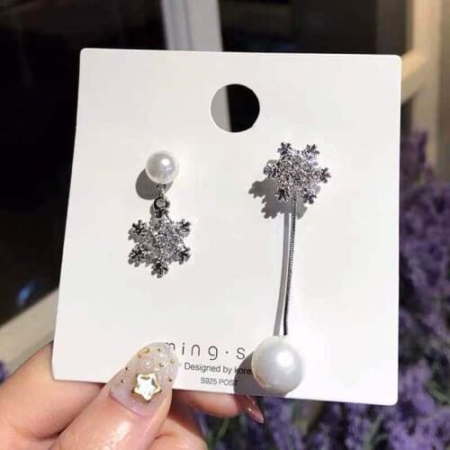 2019new Fashion Personality Snowflake Asymmetric Female Temperament Long Face Thin Face Earrings Small High-end Earrings