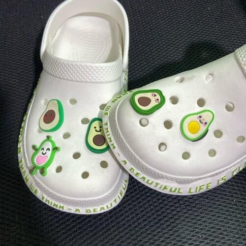 Hole Slippers Shoe Buckle Anime Cute Avocado Chars Croc Decoration Designer Accesoire + Garden Shoe Decoration Fit Kid Gift