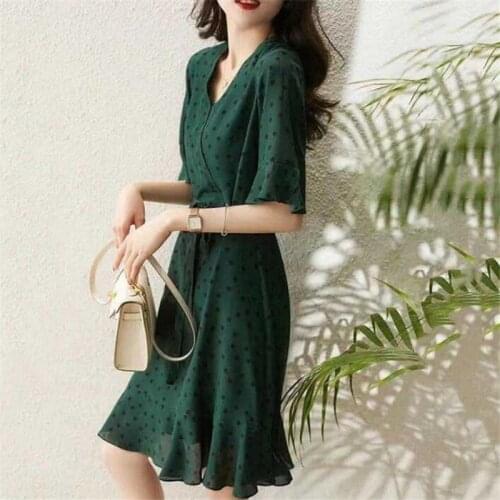 Womens wear 2021 summer new style strongly recommends French light and elegant confession goddess green background wave
