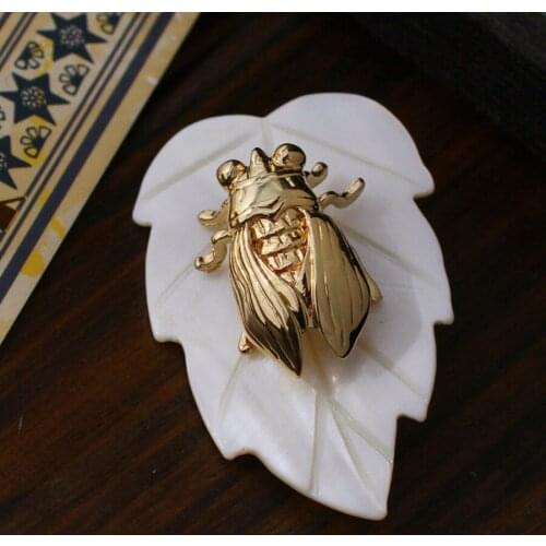 2018 Fashion Jewelry New Unique Design Gold Metal Shell Cicada Brooch Hijab Broches Vintage Animal Bee Brooches For Women Men