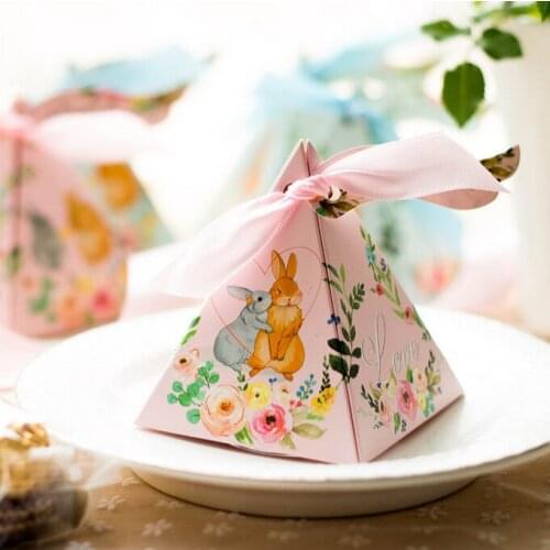 50Pcs Cartoon Pink / Blue Floral Rabbit Triangular Pyramid Wedding Favors Candy Boxes Party Gift Box Bomboniera + Ribbons & Tags
