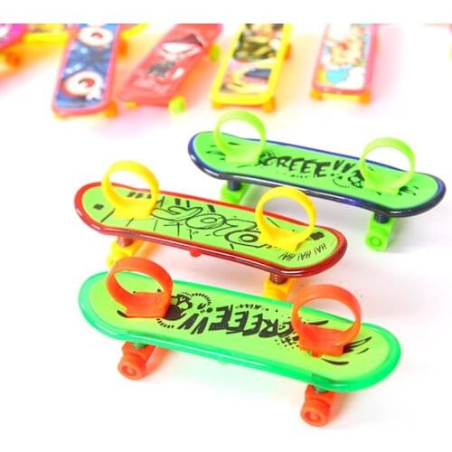 3PCS Mini Plastic Fingerboard Professional Finger Skateboard for kids Novelty Items Toy Finger Skate Board with Spring and Ring