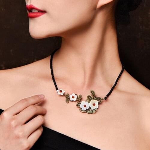 Hot vintage national stone chokers shell flower hand-woven fashion small fresh necklace birthday gifts for women and girl