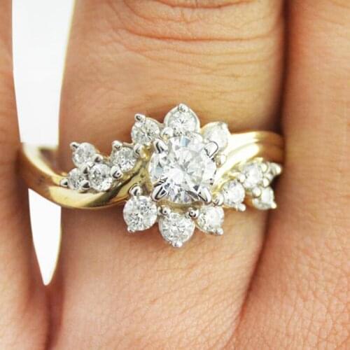 Exquisite Crystal Zircon Snowflake Ring For Women Luxury Wedding Engagement Gold Color Ring Charming Christmas Party Jewelry