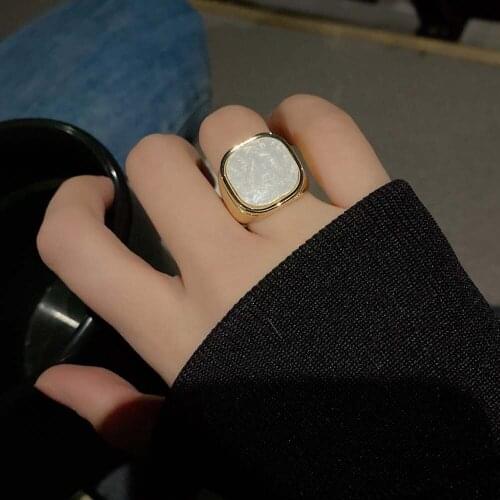 Retro Simple Square Ring Personality White Resin Geometric Ring Temperament Women Girl Finger Ring Fashion Accessories Jewelry