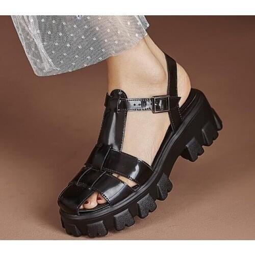 Drop Shipping Girls White Black Patent Leather Cuts Out Round Toe Platform Sandals Woman 6 CM Chunky Heels Rome Buckle Sandals