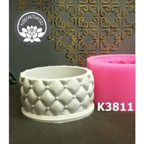 Argyle patterned flower pot