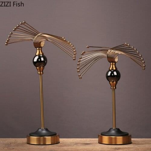 Imitation Copper Luxury Ornaments Minimalist Gilded Statue Living Room Decoration Metal Crafts Sculpture Vintage Home Decor